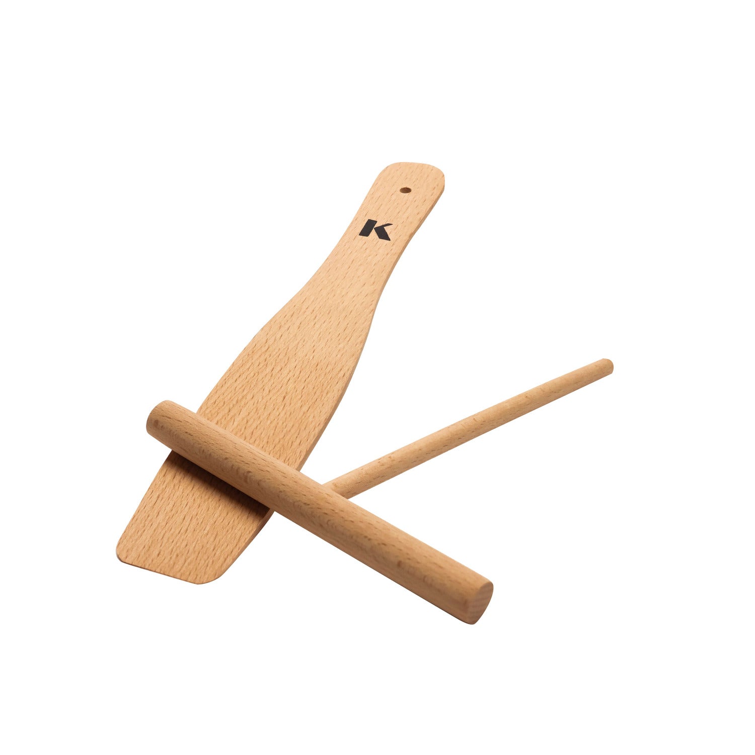 Zwei Küchenwerkzeuge aus Holz, darunter ein Wender und ein Schaber, ideal zum Zubereiten von Crêpes und Pfannkuchen.