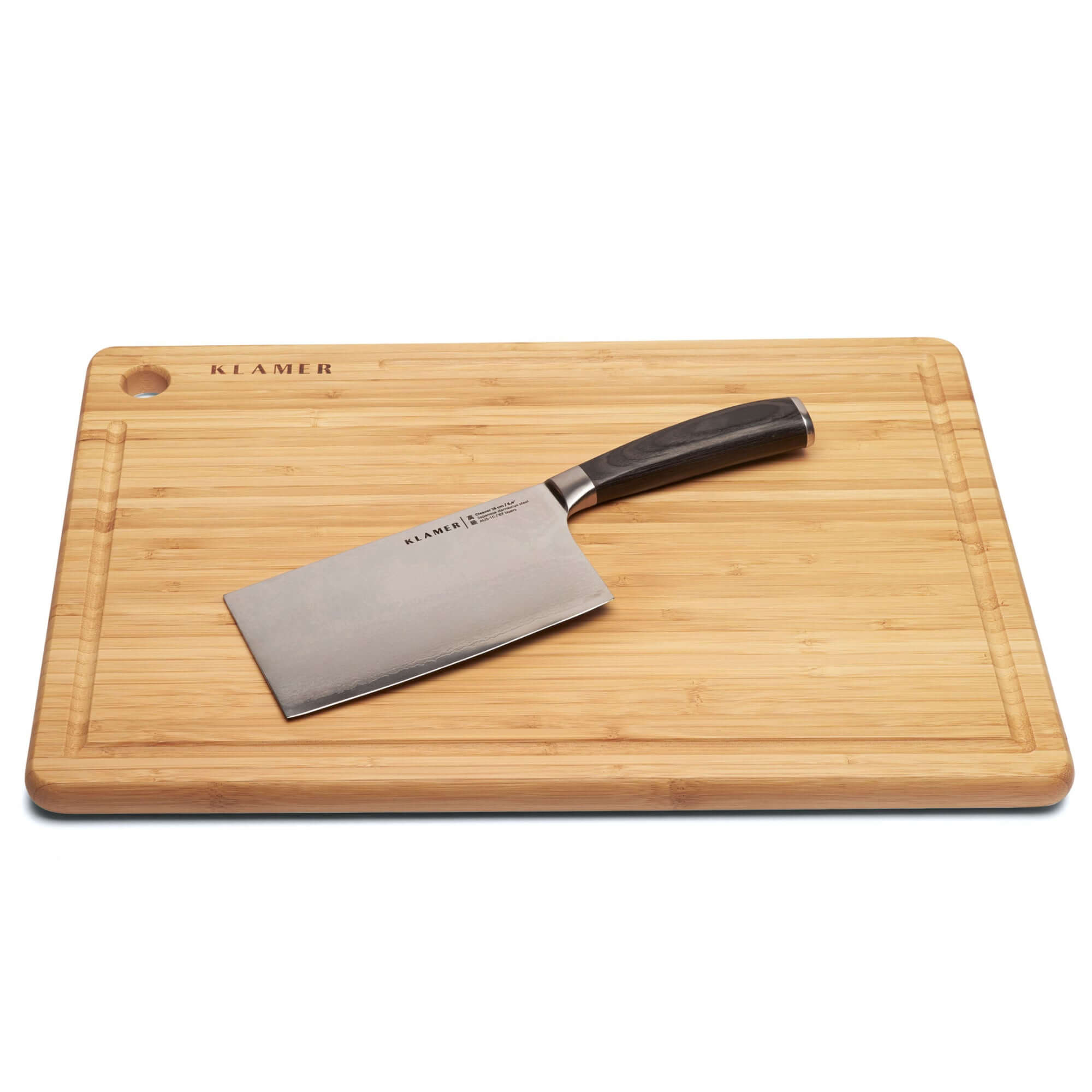 Damast Hackmesser 16cm auf einem Holzschneidebrett, ideal zum Hacken und Schneiden von Fleisch und Gemüse.