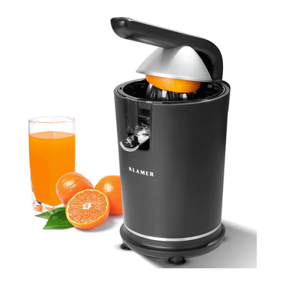 Zitruspresse mit frischem Orangensaft und -früchten, optimal für maximale Saftausbeute und einfache Reinigung.