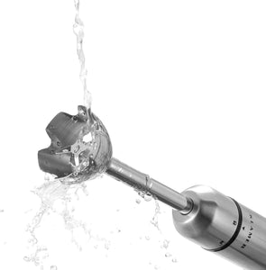Stabmixerset 4-teilig 1000 Watt mit Spritzwasser und Edelstahl-Mixaufsatz in Aktion.